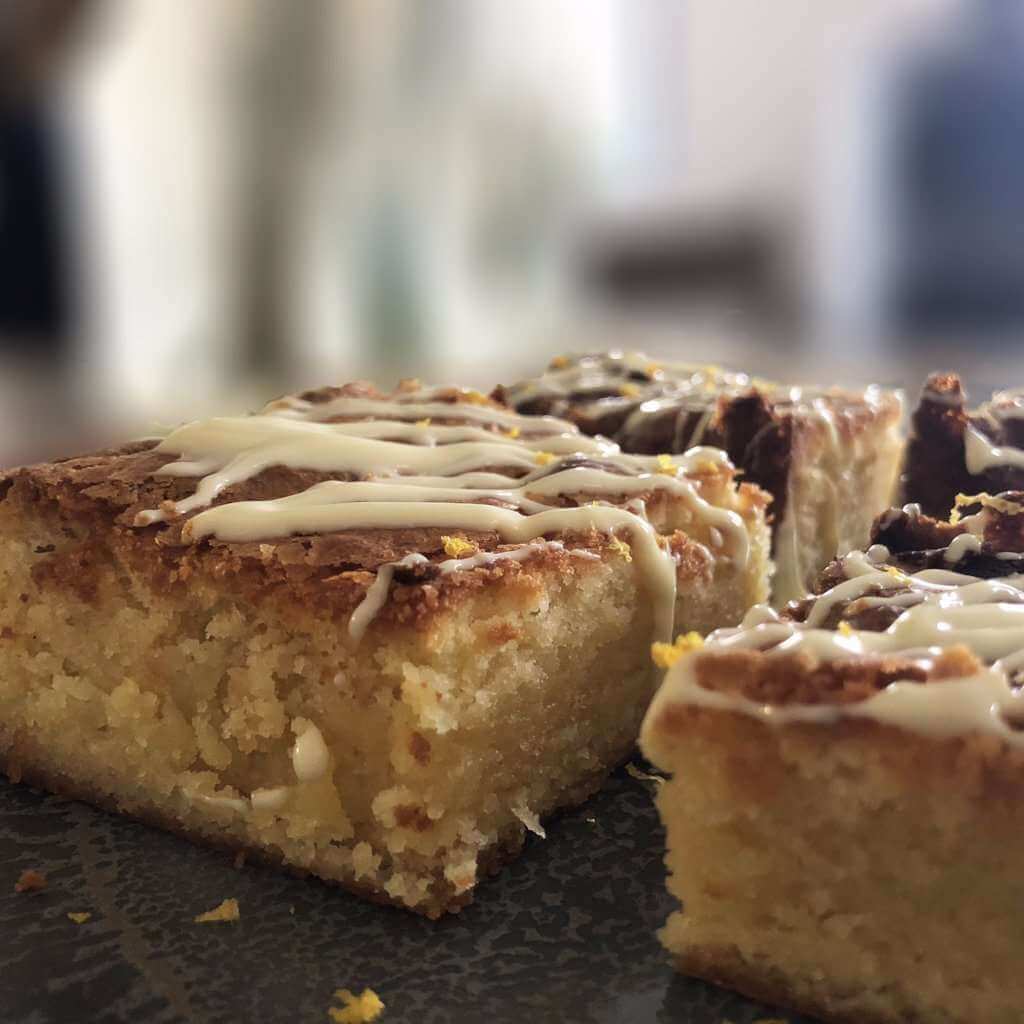 Blondies mit Zitrone und weißer Schokolade – Brownie Heaven Blondies mit Zitrone und weißer Schokolade – Brownie Heaven