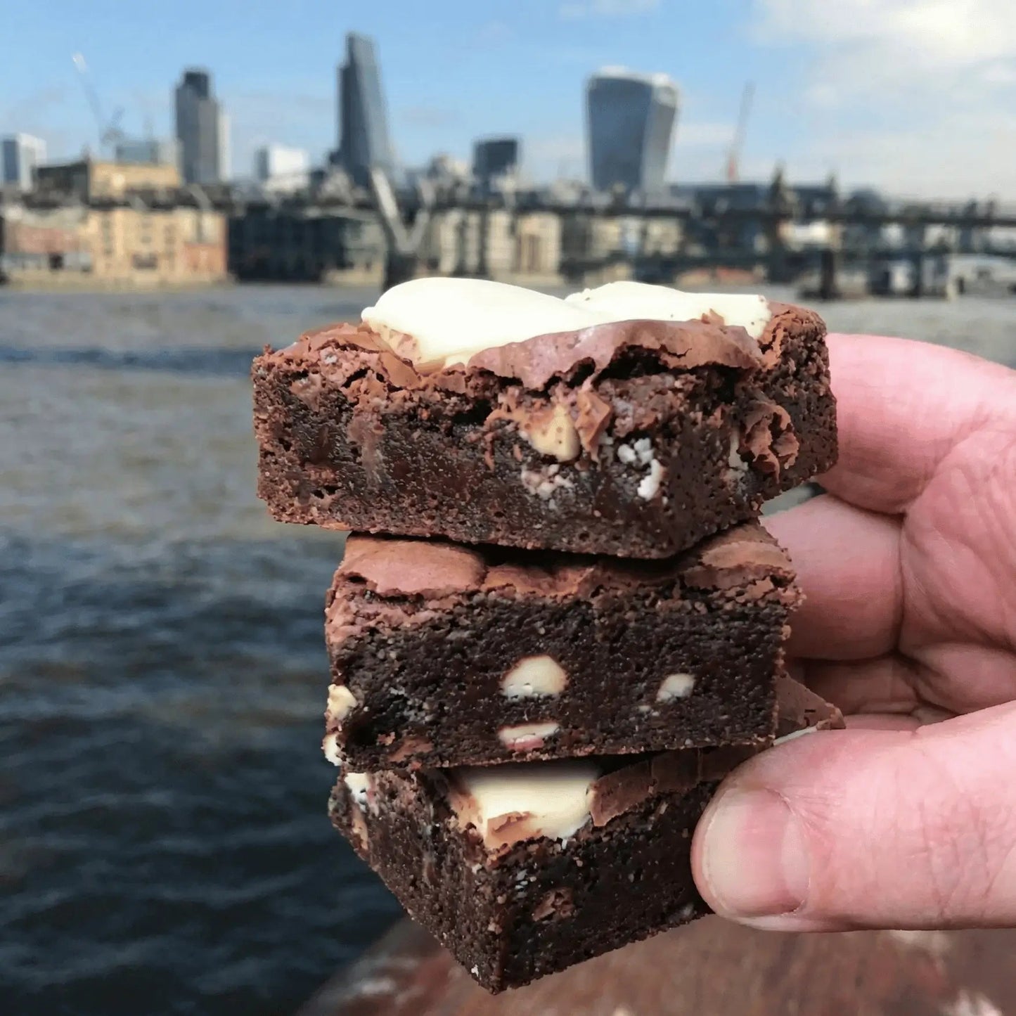 Milk Chocolate Chip Brownies - Chunk - Tastic Delight 🍫💛 - Brownie Heaven